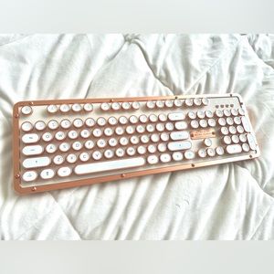 Azio Retro Classic Bluetooth Keyboard